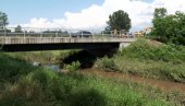 JOVANOVAČKA REKA POVUKLA SE U KORITO: Mirno posle sanacije probijene brane (FOTO) JOVANOVAČKA REKA POVUKLA SE U KORITO: Mirno posle sanacije probijene brane (FOTO)