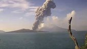 PRORADIO JEDAN OD NAJOPASNIJIH VULKANA: Sedam erupcija na Anak Krakatauu (VIDEO) PRORADIO JEDAN OD NAJOPASNIJIH VULKANA: Sedam erupcija na Anak Krakatauu (VIDEO)