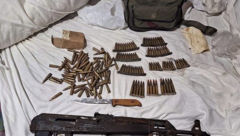 U KOLAŠINU ZAPLENJENO NAORUŽANJE: Policija dežurala tokom noći, Kolašinac posle pretresa upućen na lečenje U KOLAŠINU ZAPLENJENO NAORUŽANJE: Policija dežurala tokom noći, Kolašinac posle pretresa upućen na lečenje