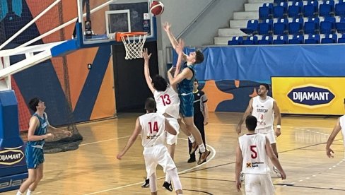 JUNIORI SLOVENIJE NADIGRALI SRBIJU: Poraz orlova u Zrenjaninu JUNIORI SLOVENIJE NADIGRALI SRBIJU: Poraz orlova u Zrenjaninu