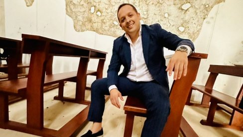 ПОМОЗИ МИ КАО ТАЛИЈА: Емир Хабибовић урадио за себе велики ауторски искорак (ФОТО)