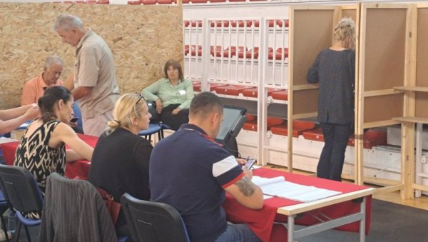 ПАРЛАМЕНТАРНИ ИЗБОРИ У ЦРНОЈ ГОРИ: Највише мандата Покрету Европа сад, Милојко Спајић нови премијер? (ФОТО/ВИДЕО) ПАРЛАМЕНТАРНИ ИЗБОРИ У ЦРНОЈ ГОРИ: Највише мандата Покрету Европа сад, Милојко Спајић нови премијер? (ФОТО/ВИДЕО)