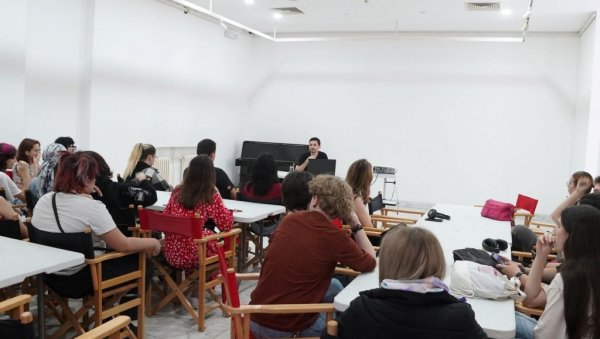 ПРОЦЕС НАСТАНКА ИЛУСТРАЦИЈЕ: Радионица у Народном музеју за ђаке Уметничке школе у Краљеву ПРОЦЕС НАСТАНКА ИЛУСТРАЦИЈЕ: Радионица у Народном музеју за ђаке Уметничке школе у Краљеву