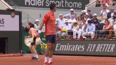 E, AJDE ĆUTI! Novak Đoković nije hteo ovo da trpi u finalu Rolan Garosa E, AJDE ĆUTI! Novak Đoković nije hteo ovo da trpi u finalu Rolan Garosa