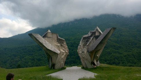 U SLAVNOJ BICI NA SUTJESCI POGINULO NAJVIŠE SRBA:  NA Tjentištu obeleženo osam decenija od herojske bitke