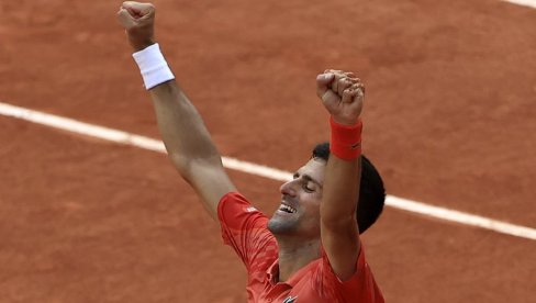 NOVAK ĐOKOVIĆ - ISTORIJA: Ovaj poen je Srbina plasirao u večnost NOVAK ĐOKOVIĆ - ISTORIJA: Ovaj poen je Srbina plasirao u večnost