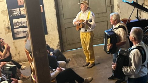 SVOJEVRSNA KAPIJA EVROPE: U Perlezu kod Zrenjanina svečano otvoren galerijski prostor starog Mlina (FOTO) SVOJEVRSNA KAPIJA EVROPE: U Perlezu kod Zrenjanina svečano otvoren galerijski prostor starog Mlina (FOTO)