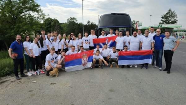 СРБИЈА И СРПСКА ЗАЈЕДНО НА ЕВРОПСКОМ ПРВЕНСТВУ: Млади шаљу лепу слику у свет СРБИЈА И СРПСКА ЗАЈЕДНО НА ЕВРОПСКОМ ПРВЕНСТВУ: Млади шаљу лепу слику у свет