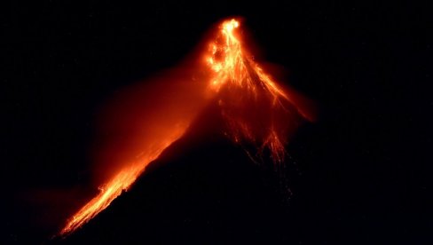 VANREDNO STANJE U PERU: Očekuje se proglašenje zbog erupcije vulkana Ubinas VANREDNO STANJE U PERU: Očekuje se proglašenje zbog erupcije vulkana Ubinas