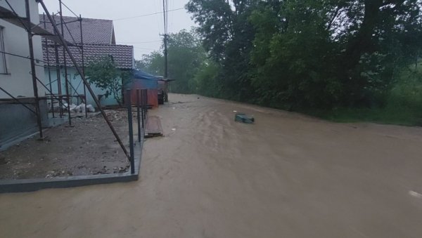 ВАНРЕДНА СИТУАЦИЈА У 26 ГРАДОВА И ОПШТИНА: Евакуисано шест особа - најкритичније у Чачку ВАНРЕДНА СИТУАЦИЈА У 26 ГРАДОВА И ОПШТИНА: Евакуисано шест особа - најкритичније у Чачку