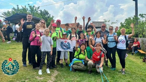 ПАРАЋИНСКИ ПЛАНИНАРИ У ДВА ПОХОДА: Најмлађи чланови на Кукавици, остали се пели на врх Стол (ФОТО) ПАРАЋИНСКИ ПЛАНИНАРИ У ДВА ПОХОДА: Најмлађи чланови на Кукавици, остали се пели на врх Стол (ФОТО)
