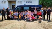 DECA IZ BELE CRKVE U POSETI POLICIJI: Sjajno iskustvo za mališane iz PU „Anđelka Đurić“ DECA IZ BELE CRKVE U POSETI POLICIJI: Sjajno iskustvo za mališane iz PU „Anđelka Đurić“