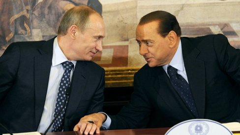 BERLUSKONI ĆE OSTATI UPAMĆEN U RUSIJI: Putin se oprostio od bivšeg premijera Italije BERLUSKONI ĆE OSTATI UPAMĆEN U RUSIJI: Putin se oprostio od bivšeg premijera Italije