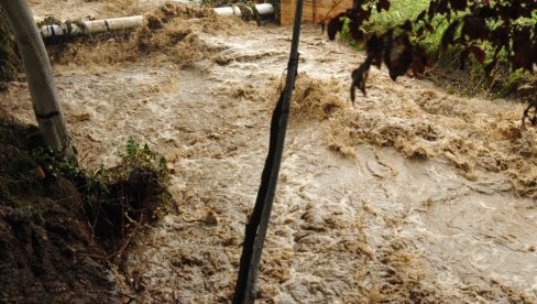 VANREDNO U TRI SELA: Bujična izlivanja u opštini Varvarin VANREDNO U TRI SELA: Bujična izlivanja u opštini Varvarin