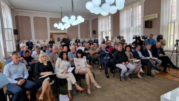 ЗАЈЕДНО ОБЛИКУЈУ БУДУЋНОСТ ЛЕСКОВЦА: Локална самоуправа у служби привреде ЗАЈЕДНО ОБЛИКУЈУ БУДУЋНОСТ ЛЕСКОВЦА: Локална самоуправа у служби привреде
