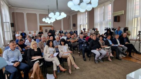 ZAJEDNO OBLIKUJU BUDUĆNOST LESKOVCA: Lokalna samouprava u službi privrede ZAJEDNO OBLIKUJU BUDUĆNOST LESKOVCA: Lokalna samouprava u službi privrede