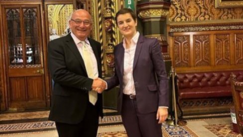 BRNABIĆ SE SASTALA SA STJUARTOM PIČOM: Premijerka u dvodnevnoj poseti Londonu (FOTO)