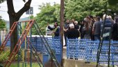 40 DANA OD MASAKRA KOD MLADENOVCA: Održani parastosi u crkvama - građani odaju poštu žrtvama (VIDEO) 40 DANA OD MASAKRA KOD MLADENOVCA: Održani parastosi u crkvama - građani odaju poštu žrtvama (VIDEO)