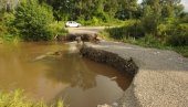 SANACIJA KAD PRESTANE KIŠA: Bujice oštetile saobraćajnu infrastrukturu vrnjačkog i kraljevačkog kraja (FOTO)