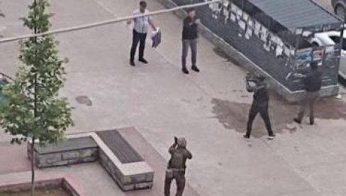 KURTIJEVI SPECIJALCI NIŠANE SRBE: Jezive slike iz Kosovske Mitrovice (FOTO) KURTIJEVI SPECIJALCI NIŠANE SRBE: Jezive slike iz Kosovske Mitrovice (FOTO)