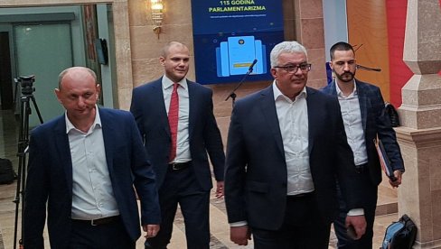 MANDIĆ UTEMELJEN U CRNU GORU: Knežević pročitao obrazloženje MANDIĆ UTEMELJEN U CRNU GORU: Knežević pročitao obrazloženje