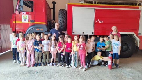 POMOĆ U NEVOLJI: Ugljevički prvaci bili gosti ovdašnjih vatrogasaca POMOĆ U NEVOLJI: Ugljevički prvaci bili gosti ovdašnjih vatrogasaca