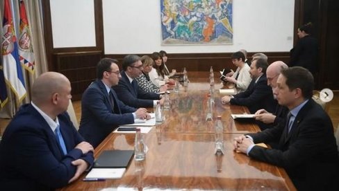 VUČIĆ: Odlučio sam da ne kažem nijednu reč o sastanku sa Kvintom - tako je bolje (FOTO) VUČIĆ: Odlučio sam da ne kažem nijednu reč o sastanku sa Kvintom - tako je bolje (FOTO)