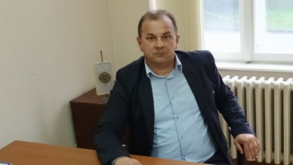 ЛИЧНОСТ ЗА ПОНОС: Плакета града Лознице Петру Гавриловићу ЛИЧНОСТ ЗА ПОНОС: Плакета града Лознице Петру Гавриловићу