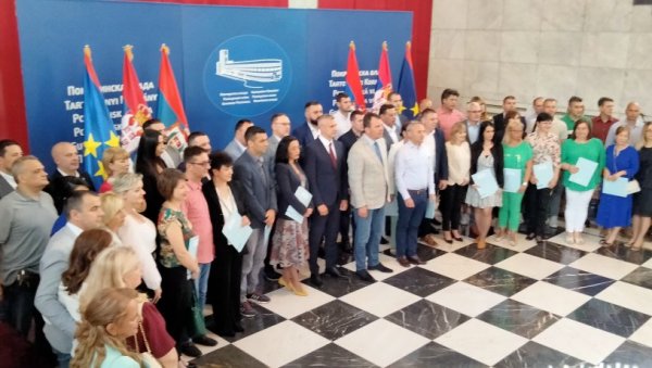 УСЛОВИ ЗА БУДУЋЕ ШАМПИОНЕ: Покрајинска влада издвојила 225 милиона динара за спортску инфраструктуру УСЛОВИ ЗА БУДУЋЕ ШАМПИОНЕ: Покрајинска влада издвојила 225 милиона динара за спортску инфраструктуру