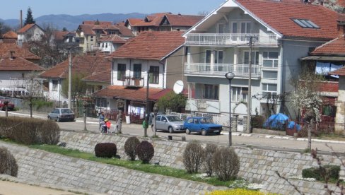 ZAVRŠIO U SUSEDNOM SELU: U Surdulici ukraden policijski auto ZAVRŠIO U SUSEDNOM SELU: U Surdulici ukraden policijski auto