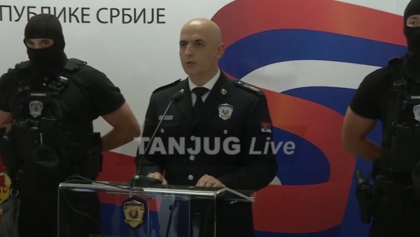 ВАНРЕДНА КОНФЕРЕНЦИЈА МУП-а: Куртијеви терористи били у пуној ратној опреми ВАНРЕДНА КОНФЕРЕНЦИЈА МУП-а: Куртијеви терористи били у пуној ратној опреми