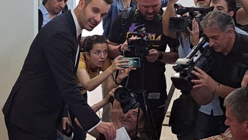 JOŠ NIŠTA OD DVA PASOŠA: Dvojno državljanstvo i dalje opterećuje odnose Srbije i Crne Gore JOŠ NIŠTA OD DVA PASOŠA: Dvojno državljanstvo i dalje opterećuje odnose Srbije i Crne Gore