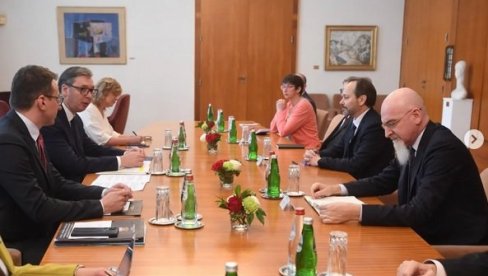 VUČIĆ SE SASTAO SA PREDSTAVNICIMA KVINTE: Zamolio sam ih da spreče Kurtija da izazove novi rat na Balkanu (FOTO) VUČIĆ SE SASTAO SA PREDSTAVNICIMA KVINTE: Zamolio sam ih da spreče Kurtija da izazove novi rat na Balkanu (FOTO)