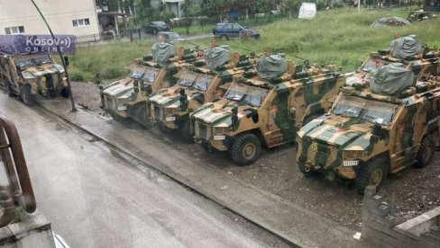 TURSKI VOJNICI STIGLI U ZUBIN POTOK: Zajedno sa oklopnim vozilima prebačeni na sever Kosova i Metohije TURSKI VOJNICI STIGLI U ZUBIN POTOK: Zajedno sa oklopnim vozilima prebačeni na sever Kosova i Metohije