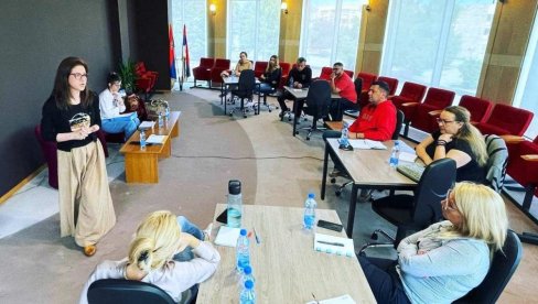PARAĆINCI STIČU NOVE VEŠTINE: Završena obuka za pisanje biznis planova (FOTO) PARAĆINCI STIČU NOVE VEŠTINE: Završena obuka za pisanje biznis planova (FOTO)