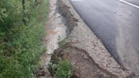 VELIKE ŠTETE U KOMARANU I MOTRIĆU: Kiša izazvala nove probleme (FOTO)