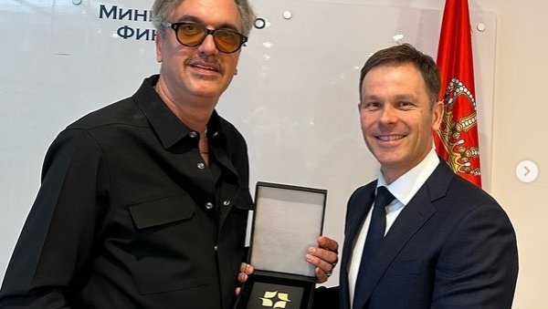 ПРИЗНАЊЕ ПРИВРЕДНЕ КОМОРЕ СРБИЈЕ: Мали примио плакету за посебан допринос развоју српске привреде ПРИЗНАЊЕ ПРИВРЕДНЕ КОМОРЕ СРБИЈЕ: Мали примио плакету за посебан допринос развоју српске привреде