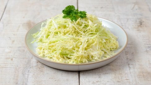 KUPUS SALATA KAO IZ RESTORANA: Jednostavan recept koji će vas oduševiti KUPUS SALATA KAO IZ RESTORANA: Jednostavan recept koji će vas oduševiti
