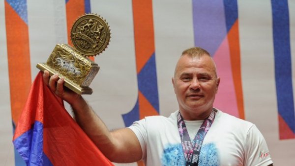 ЖИКА СЕ ИГРА РЕКОРДИМА: Живорад Марковић освојио две златне медаље на Светском купу у дизању тегова у Русији ЖИКА СЕ ИГРА РЕКОРДИМА: Живорад Марковић освојио две златне медаље на Светском купу у дизању тегова у Русији