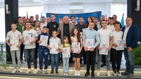 INSPIRACIJA ZA SVE: Povodom Dana grada prijem za najuspešnije sportiste Loznice INSPIRACIJA ZA SVE: Povodom Dana grada prijem za najuspešnije sportiste Loznice