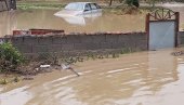 URSULE POD VODOM: U leskovačkom selu danas popodne ponovo obilne padavine (FOTO) URSULE POD VODOM: U leskovačkom selu danas popodne ponovo obilne padavine (FOTO)