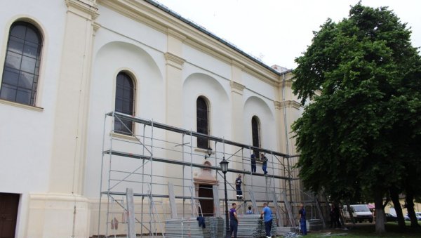 БАКАР ЦРКВИ ВРАЋА СЈАЈ: У Србобрану обнављају један од најлепших православних храмова у Србији БАКАР ЦРКВИ ВРАЋА СЈАЈ: У Србобрану обнављају један од најлепших православних храмова у Србији