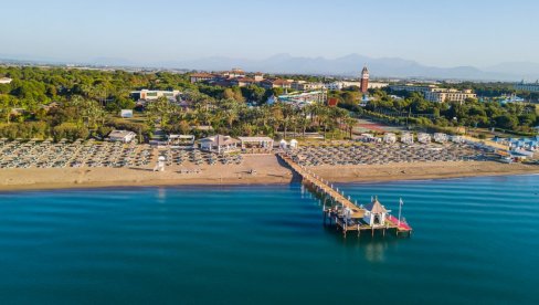 NAPUNITE BATERIJE TAMO GDE ZELENILO GRLI PLAVETNILO: Na samoj obali Mediterana, odličan hotel u izobilju drveća i cveća NAPUNITE BATERIJE TAMO GDE ZELENILO GRLI PLAVETNILO: Na samoj obali Mediterana, odličan hotel u izobilju drveća i cveća
