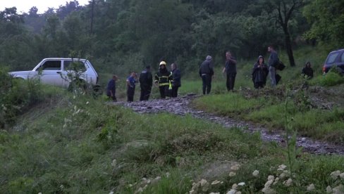 BORBA SA ODRONIMA TRAJE: Prohodan put ka Brusu, mehanizacija se svuda jedva probija od blata, evakuisana tri domaćinstva (FOTO/VIDEO)