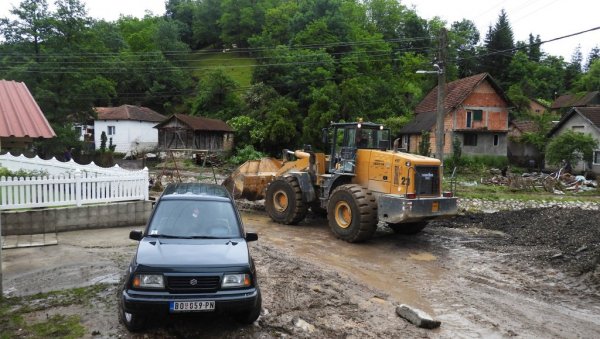 ЕВАКУИСАНО 125 ОСОБА: Списак места где је проглашена ванредна ситуација због поплава у Србији ЕВАКУИСАНО 125 ОСОБА: Списак места где је проглашена ванредна ситуација због поплава у Србији