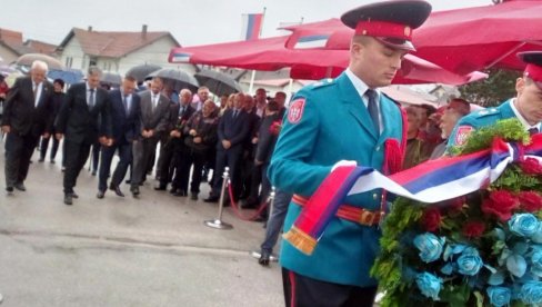 PALI BRANEĆI SVOJE DOMOVE: Na vojničkom groblju Novi Zejtinlik u Sokocu obeležen Dan odbrane Sarajevsko-romanijske regije PALI BRANEĆI SVOJE DOMOVE: Na vojničkom groblju Novi Zejtinlik u Sokocu obeležen Dan odbrane Sarajevsko-romanijske regije