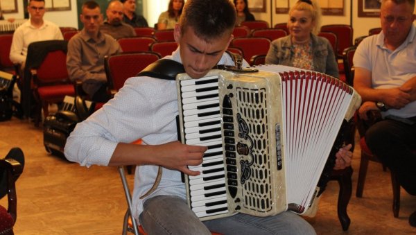 ИЗАБРАНО ДЕСЕТ НАЈБОЉИХ: Одржана аудиција за Фестивал Златне хармонике Краљева ИЗАБРАНО ДЕСЕТ НАЈБОЉИХ: Одржана аудиција за Фестивал Златне хармонике Краљева