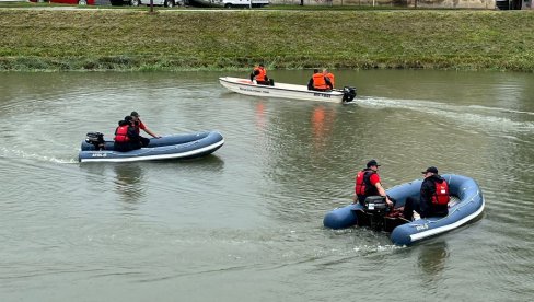 SPASAVANJE U SLUČAJU POPLAVA: Međunarodna tehničko taktička vežba na jezeru kod Zrenjanina (FOTO)