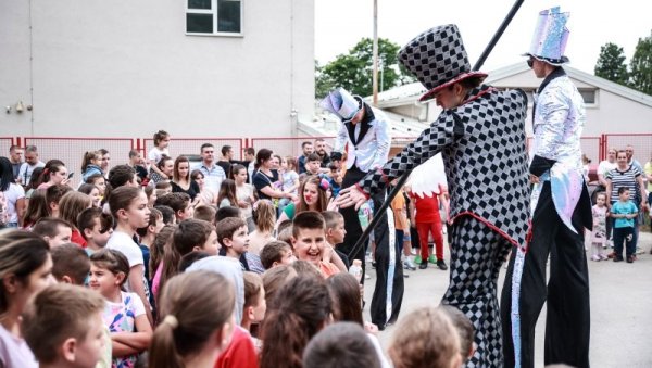 БЕСПЛАТНА МАЂИОНИЧАРСКА ПРЕДСТАВА ЗА ДЕЦУ: Ево како да преузмете бесплатне карте у Шумицама