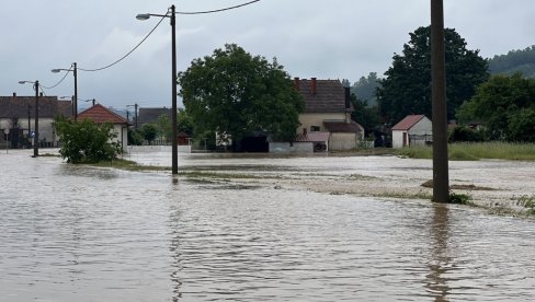 OVE PUTEVE U SRBIJI JE BOLJE ZAOBIĆI: Procenjuje se šteta od poplava, a ovo su kritične tačke OVE PUTEVE U SRBIJI JE BOLJE ZAOBIĆI: Procenjuje se šteta od poplava, a ovo su kritične tačke